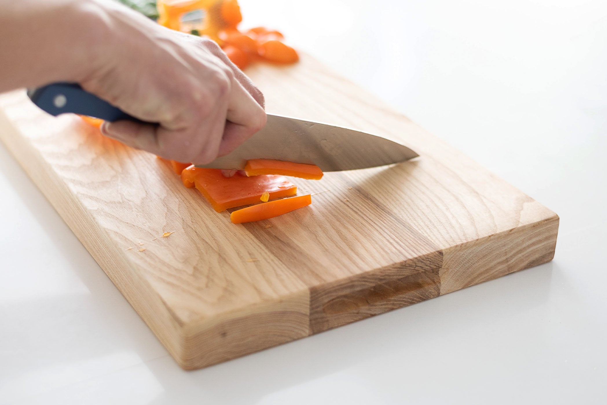 Knife with store chopping board