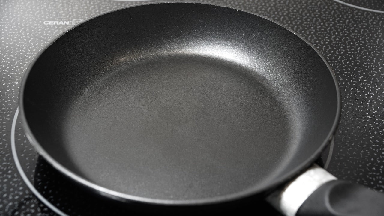 What is PTFE: a nonstick pan