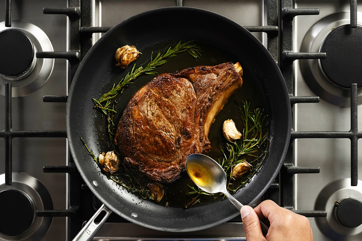 Searing Steaks at 600 °F: PFAS-Free Pan or Outdoor Grill?