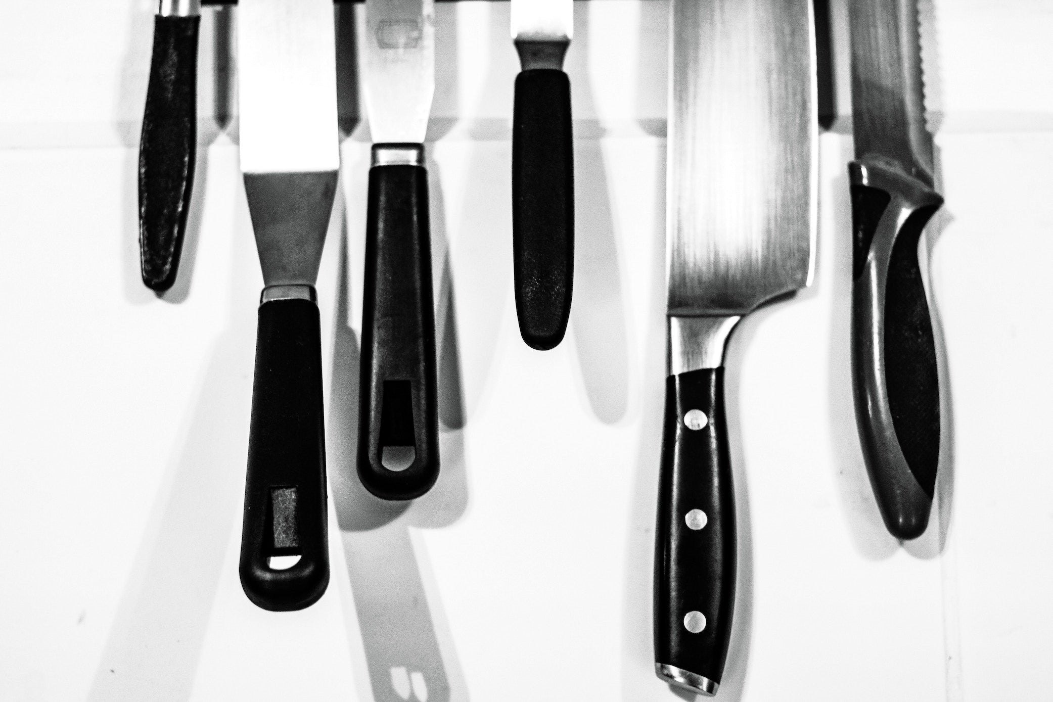 Made In vs. Misen: Which Knives Are Better? (10 Differences) 