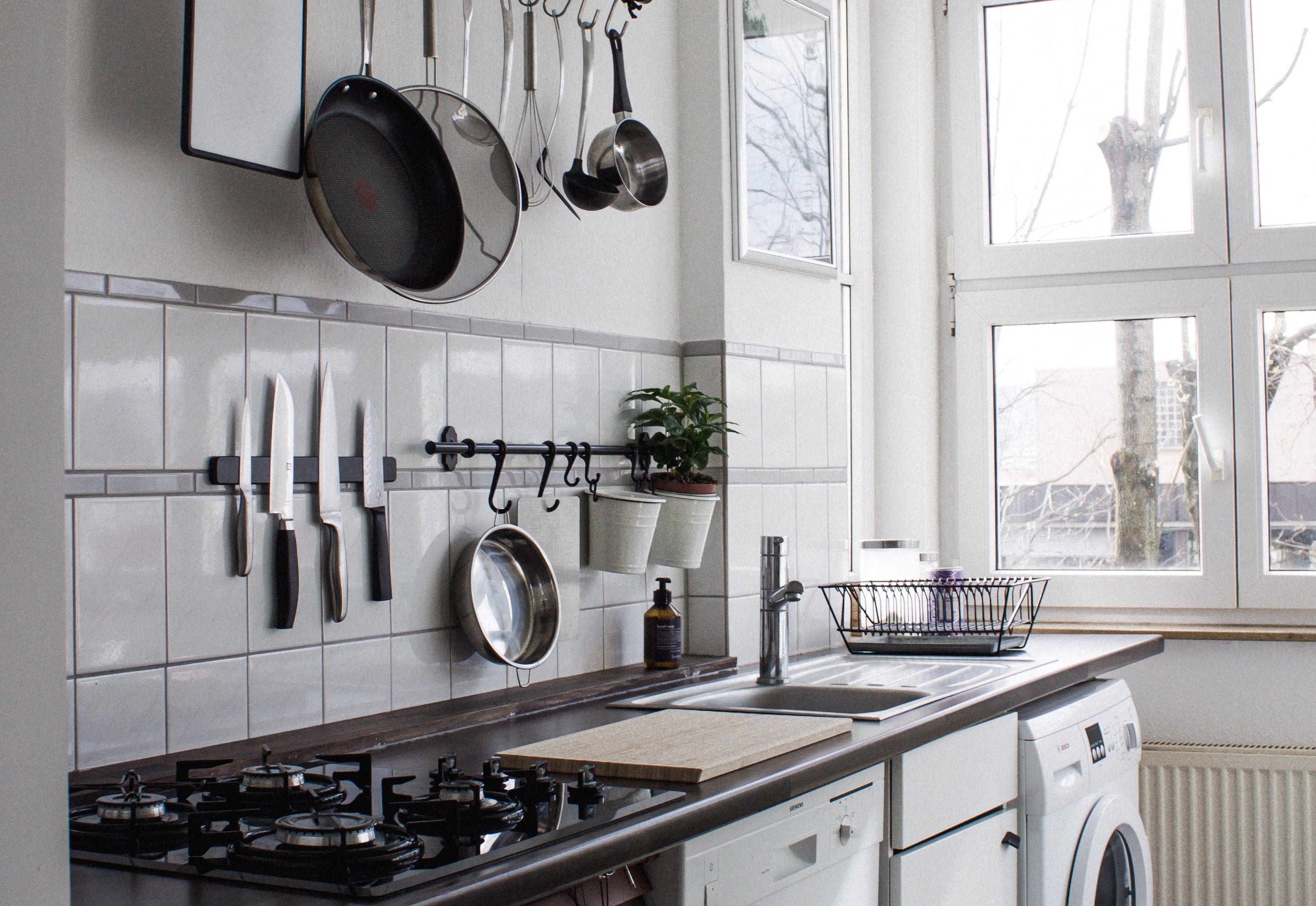 Maximize Your Kitchen's Efficiency with a Magnetic Knife Rack | Misen