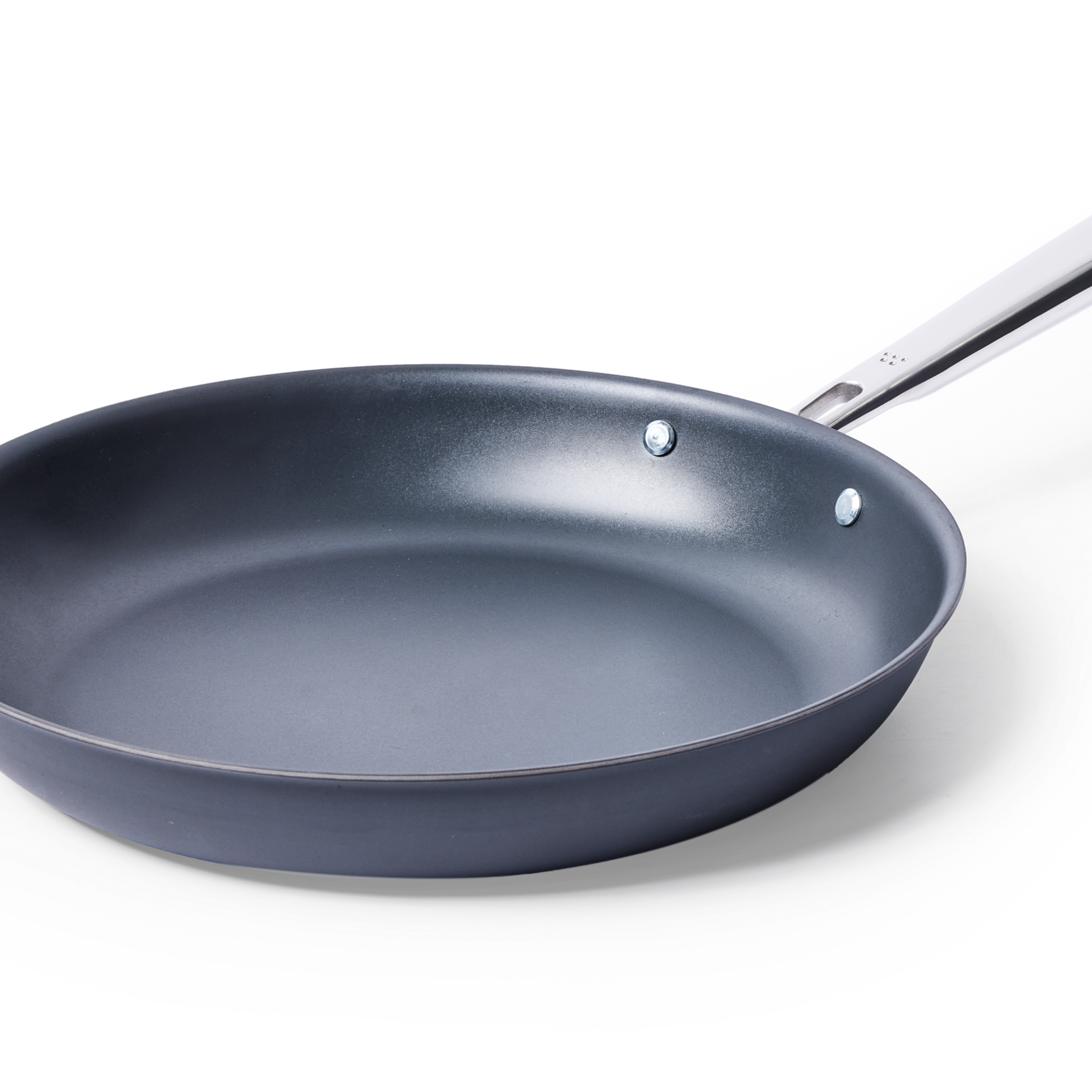 Hard-anodized nonstick frying pan with stainless steel handle