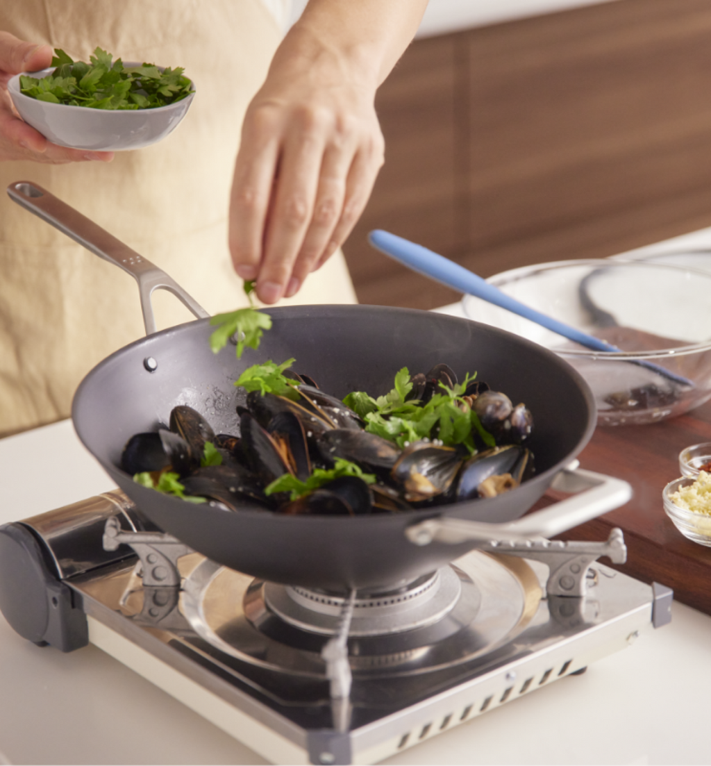 12" Pre-Seasoned Carbon Steel Wok