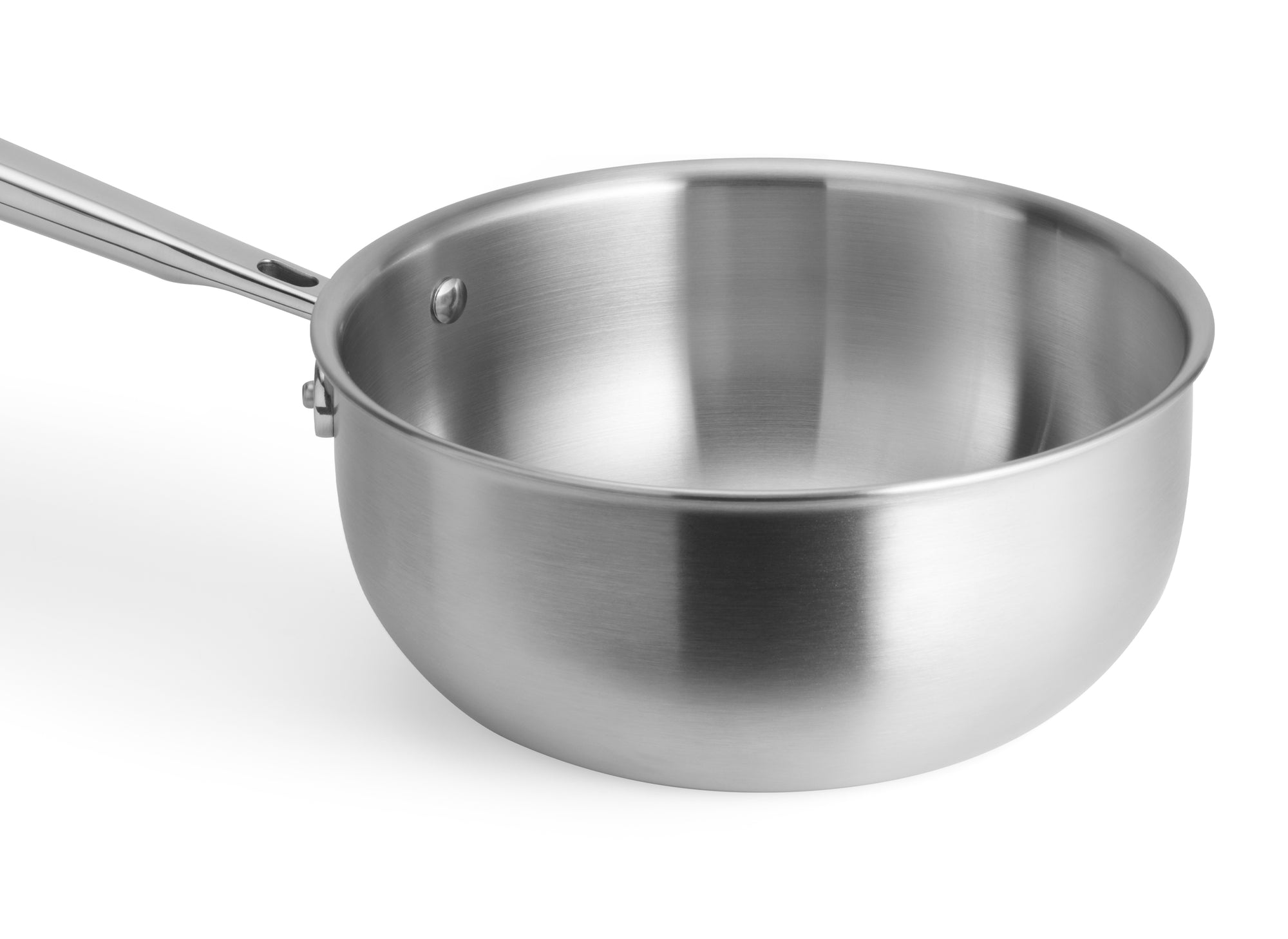 The 2 quart Misen Saucier features unique, curved and sloped walls, which prevent bits of food from getting stuck or burnt.