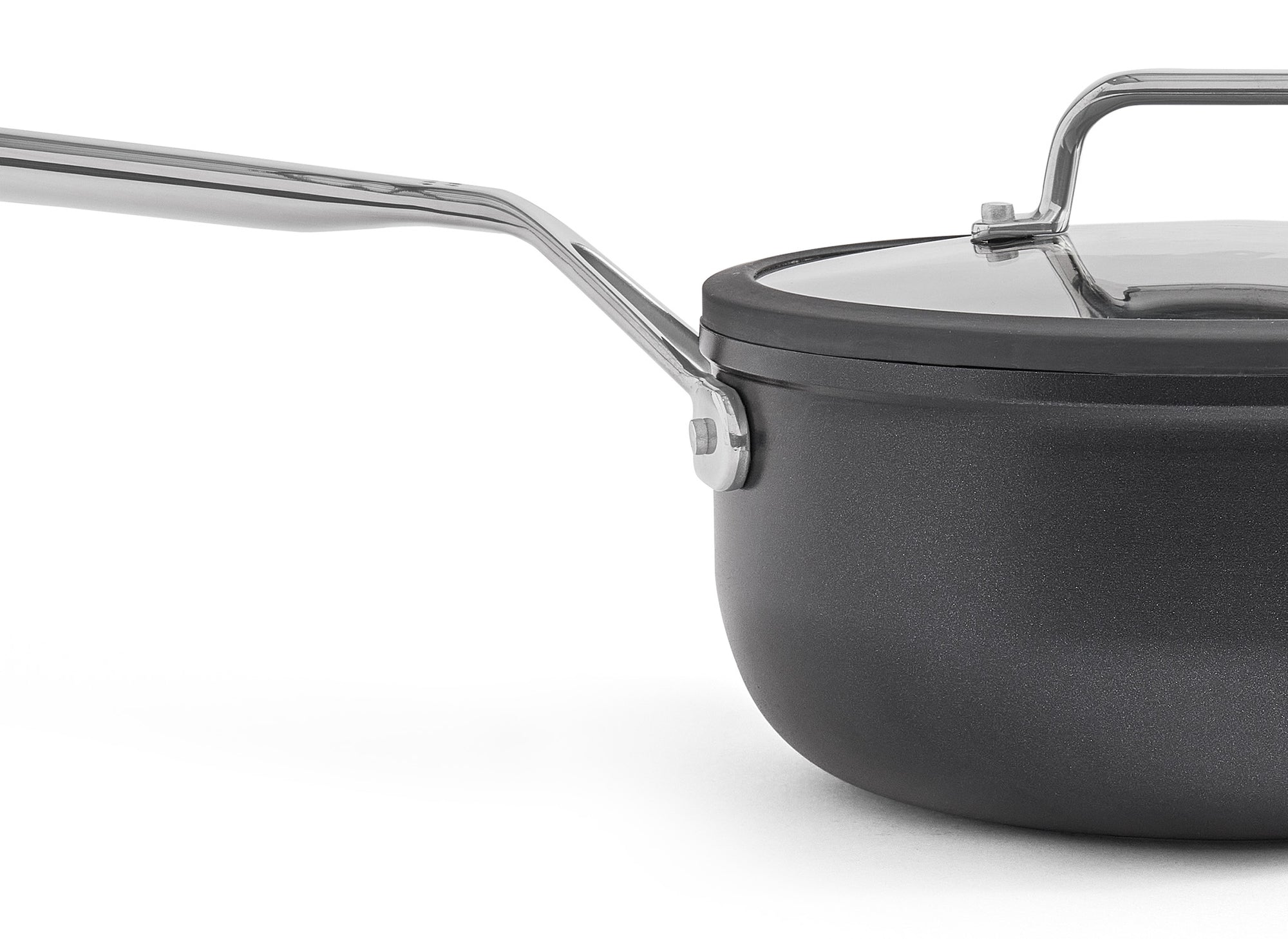 A zoomed in view of the Misen 3 QT Saucier’s base and handle, with lid on, on a white background.