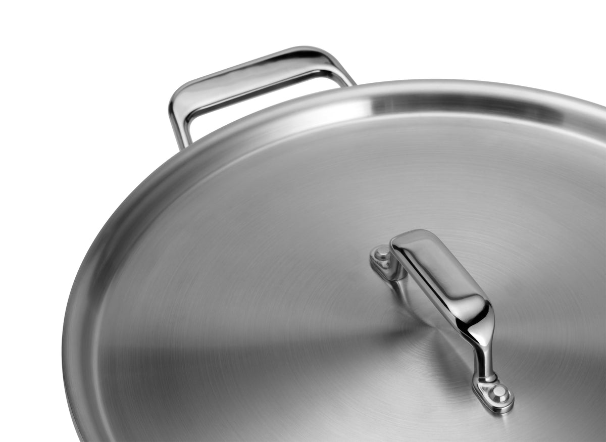 {{8-qt}} The Misen 8 QT Stockpot comes with a stainless steel lid.